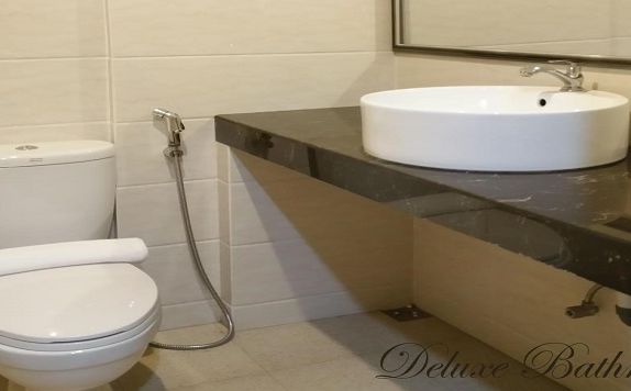 kamar mandi di Halim Hotel