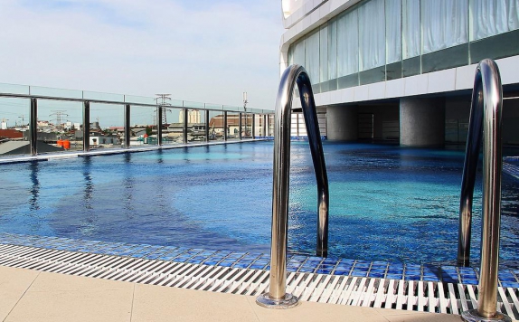 Swimming Pool di Hariston Hotel & Suites