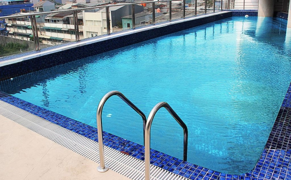 Swimming Pool di Hariston Hotel & Suites