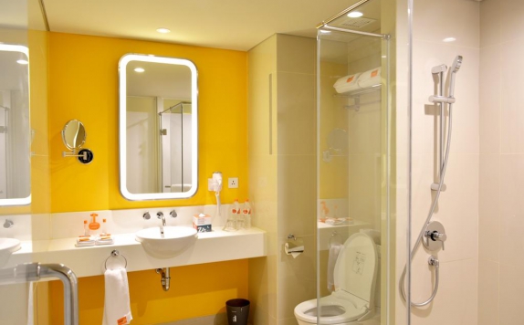 Bathroom di Harris Hotel and Convention Bekasi