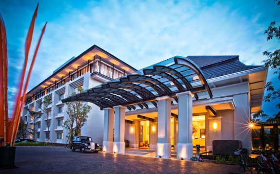 Front view di Harris Hotel and Conventions Malang