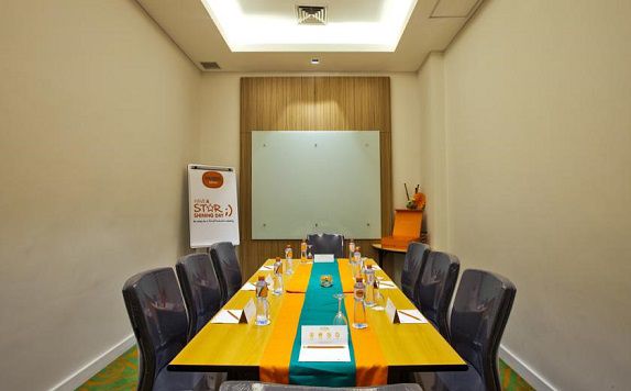 Meeting Room di Harris Hotel and Conventions Denpasar Bali