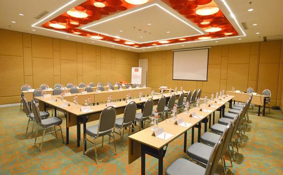 Meeting Room di Harris Hotel and Conventions Denpasar Bali