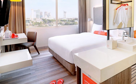 Bedroom di HARRIS Hotel & Conventions Bundaran Satelit Surabaya