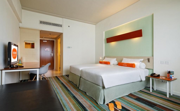 Guest room di Harris Hotel & Conventions Kelapa Gading