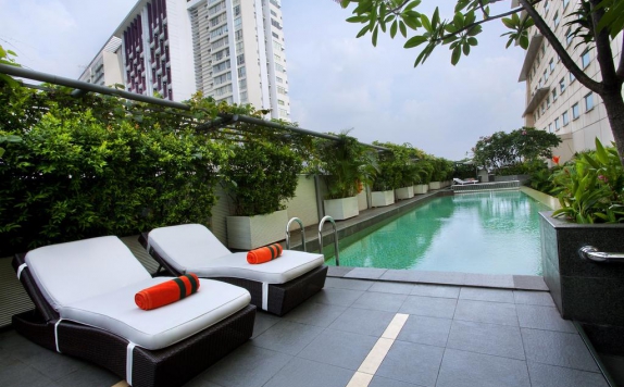 Swimming Pool di Harris Hotel & Conventions Kelapa Gading