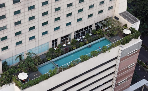 Swimming Pool di Harris Hotel & Conventions Kelapa Gading