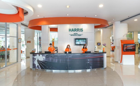 Receptionist di Harris Hotel Sentul City
