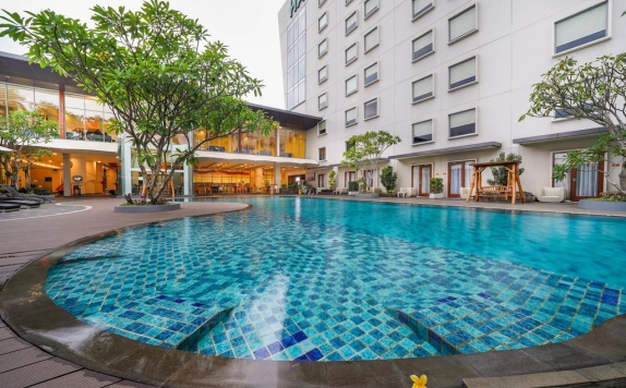 Swimming pool di Harris Hotel Sentul City