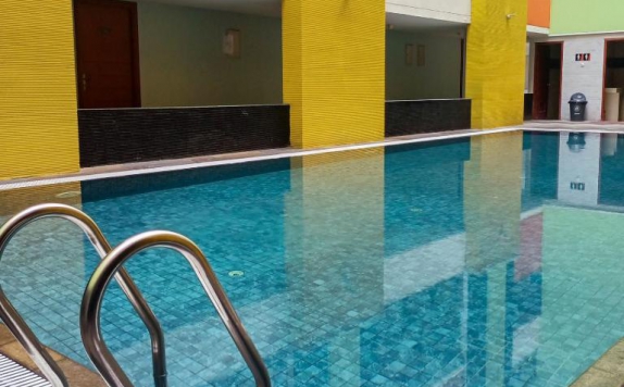 swimming pool di High Point Serviced Apartment