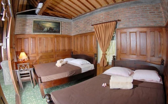 guest room twin bed di Hills Joglo Villa