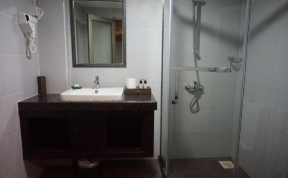 Tampilan Bathroom Hotel di Holiday Karimun