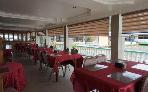 Tampilan Restoran Hotel di Holiday Karimun