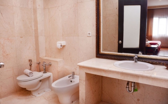 Bathroom di Horison Express Quds Royal Hotel