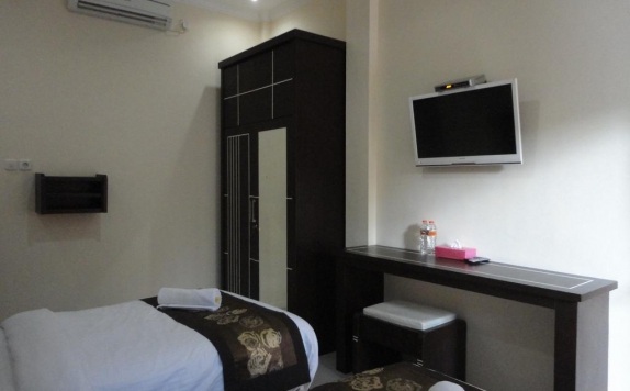 Tampilan Bedroom Hotel di Hotel Adi Sankara