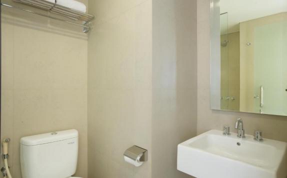 Bathroom di Hotel Amaris Slipi Jakarta