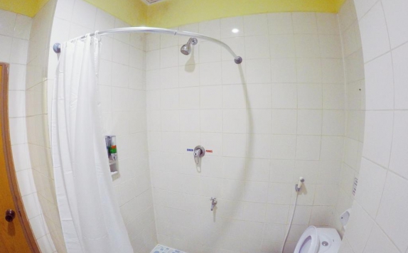 Bathroom di Hotel Andalas Permai