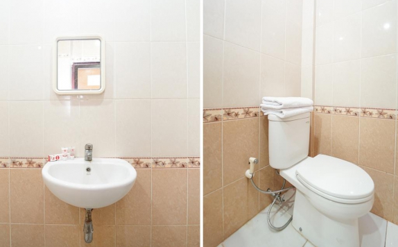Bathroom di Hotel Andita Syariah