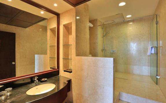 Bathroom di Hotel Aryaduta Manado (Ex. Ritzy Manado Hotel)
