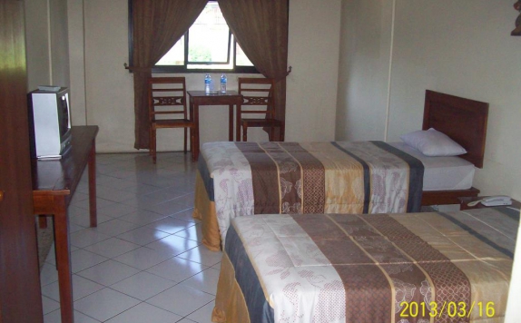 guest room twin bed di Hotel Augusta Bandung