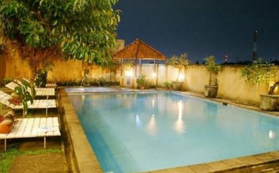Swimming Pool di Hotel Augusta Bandung