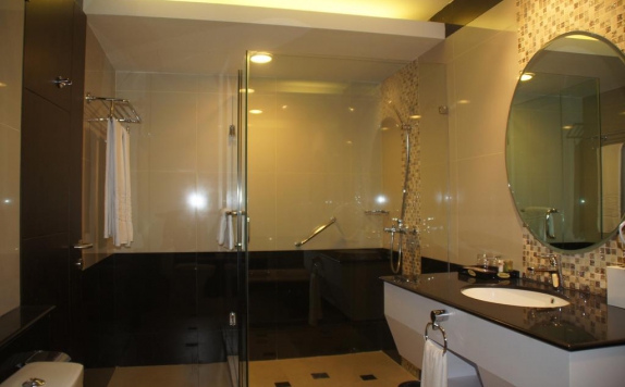 Bathroom di Hotel Balairung