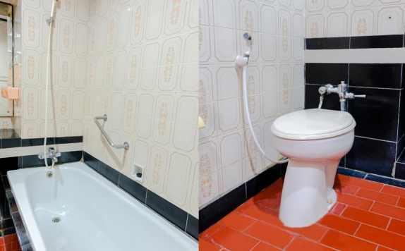 Bathroom di Hotel Bandung Permai