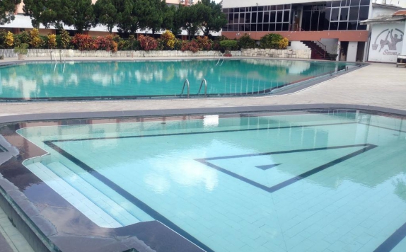 Swimming Pool di Hotel Bandung Permai