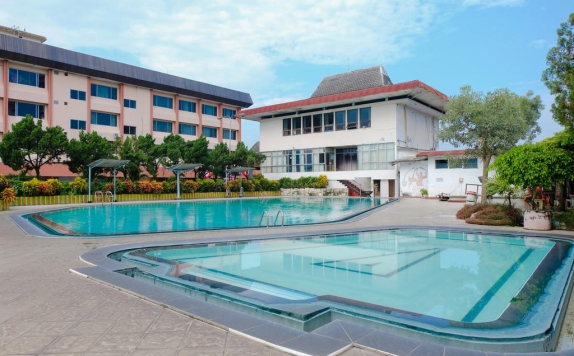 Swimming Pool di Hotel Bandung Permai