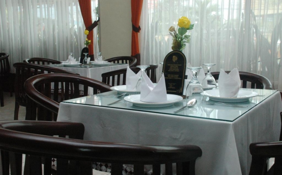 Tampilan Restoran Hotel di Hotel Bandung Permai