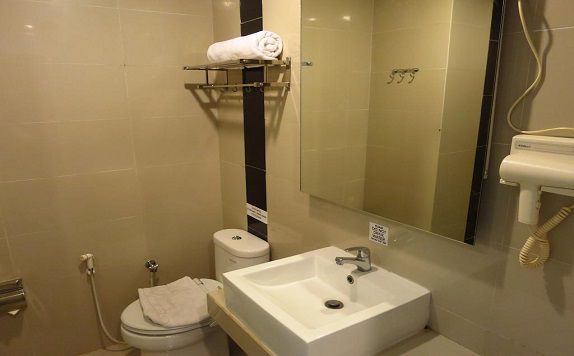 bathroom di Hotel Batu Suki