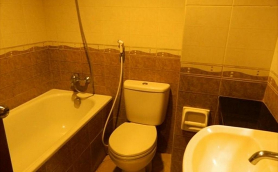 bathroom di Hotel Bintang Solo