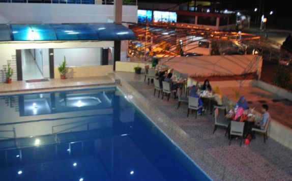 Outdoor Pool Hotel di Hotel Bukit Indah Lestari
