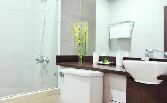 bathroom di Hotel Cirebon Plaza
