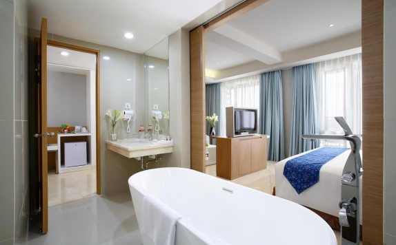 Bathroom di Hotel GranDhika Setiabudi Medan