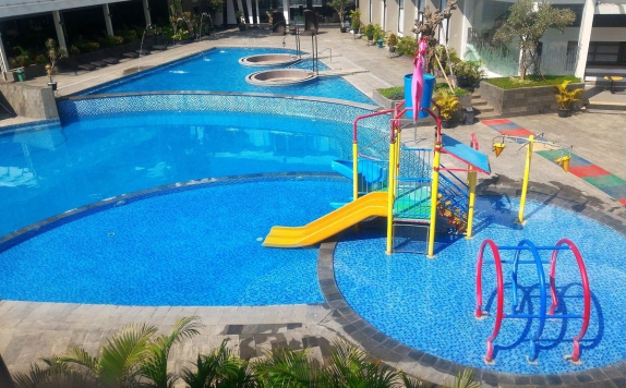 Swimming Pool di Hotel Harmoni Garut