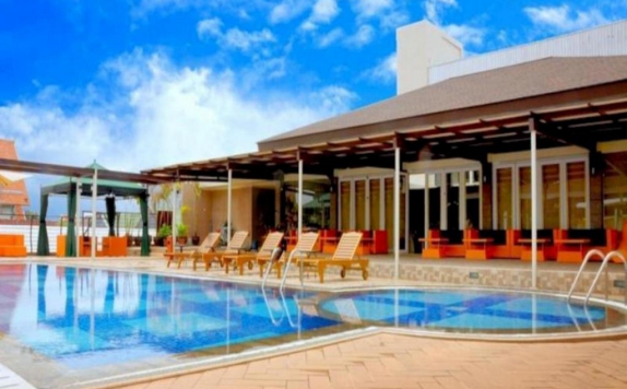 Swimming Pool di Hotel Horison Ultima Makassar