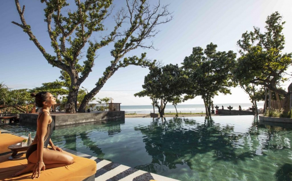 Swimming Pool di Hotel Indigo Bali Seminyak Beach
