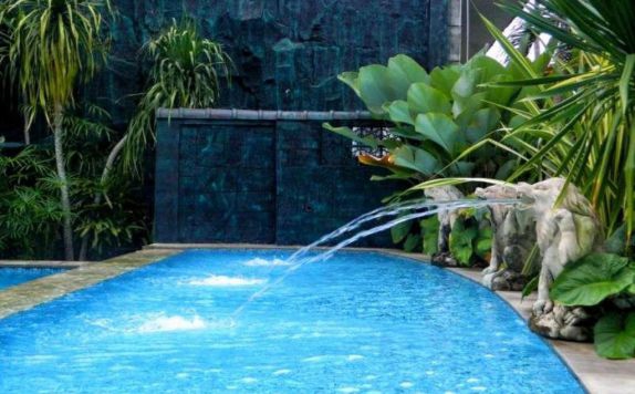 Swimming Pool di Hotel Mahkota Plengkung