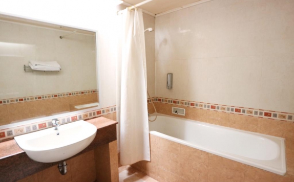 Bathroom di Hotel Melawai 2