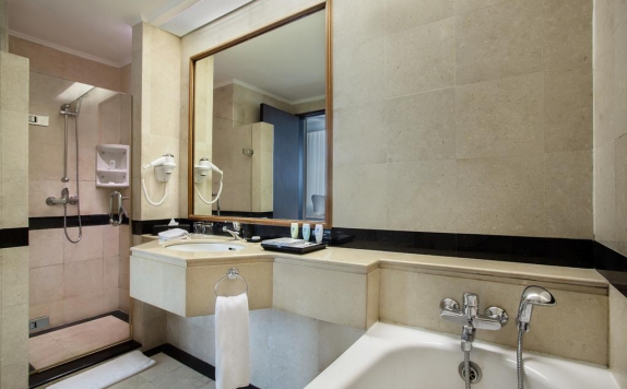 bathroom di Hotel Menara Peninsula