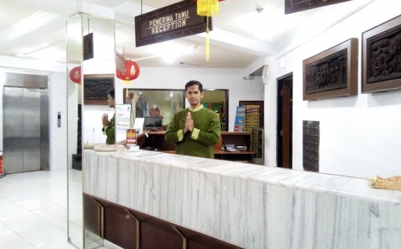 Receptionist di Hotel Merdeka Madiun