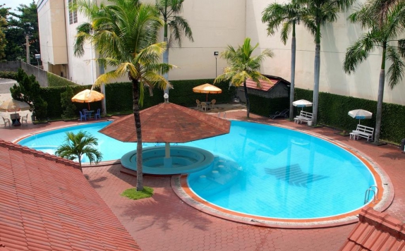 Swimming Pool di Hotel Merdeka Madiun