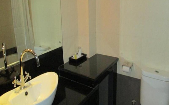 Bathroom di Hotel Mirama Balikpapan