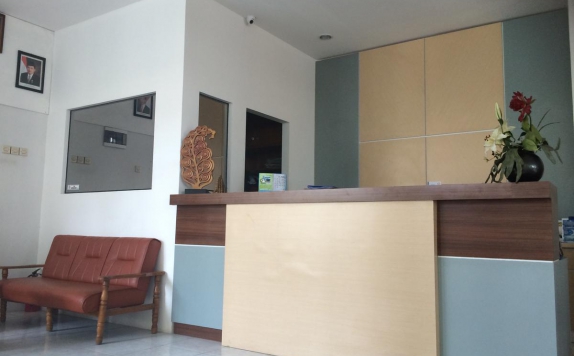 Receptionist di Hotel Netral Jombang