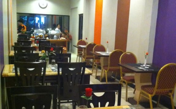 Tampilan Restoran Hotel di Hotel New Rachmat