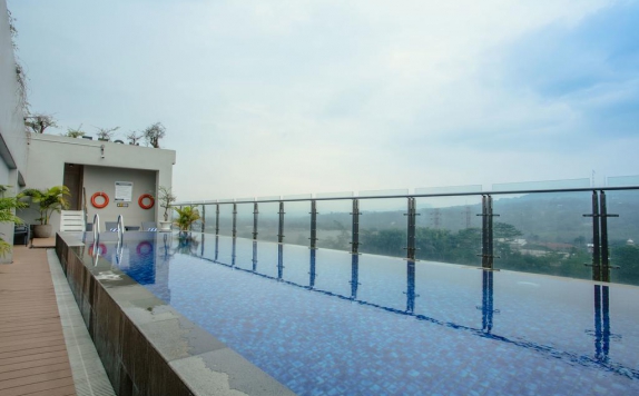 Swimming Pool di Hotel Olympic Renotel