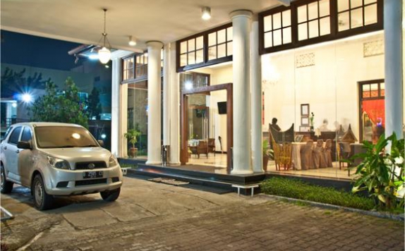 Parkir Area di Hotel Padang
