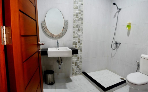 Bathroom di Hotel Permata Hijau