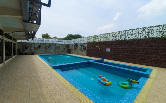 Swimming pool di Hotel Permata Hijau
